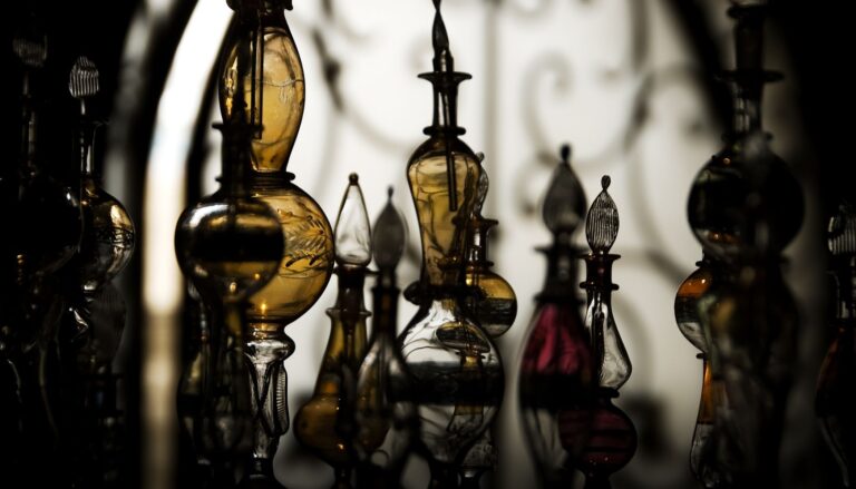 Egyptian Perfumes  – A Journey Through History and Aroma